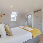 Yard End House Holiday home *